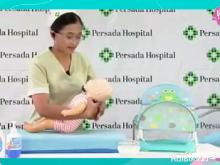 Tips Memandikan Bayi Baru Lahir, Wajib Gunakan Sabun dan Sampo Lembut