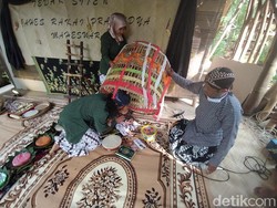 Melihat Tradisi Tedak Siten yang Sarat Makna