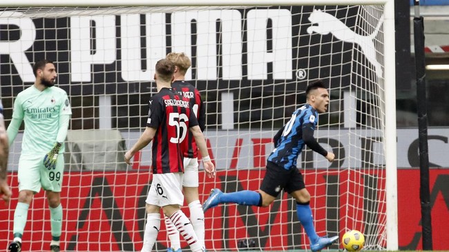 Inter Milan unggul 1-0 atas AC Milan di babak pertama dalam Derby della Madonnina dalam lanjutan Liga Italia.