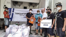 BRI Salurkan Bantuan kepada Korban Banjir Jadetabek