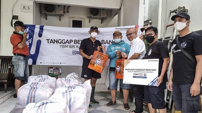 BRI Group merespons banjir yang menggenangi Jakarta, Depok, Tangerang, dan Bekasi sejak Jumat (19/2) dini hari dengan menyalurkan bantuan tanggap bencana.