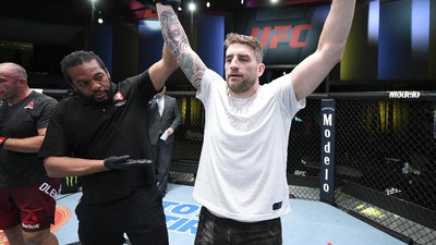Hasil UFC: Polisi Menang TKO Ronde Pertama