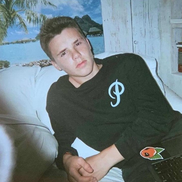 <p>Anak ketiga David Beckham dan Victoria Beckham, Cruz Beckham, baru saja merayakan ulang tahun yang ke-16 pada 20 Februari 2021, Bunda. (Foto: Instagram @cruzbeckham)</p>