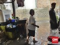 Derita Korban Banjir DKI: Kesulitan Air Bersih, Listrik Padam