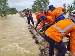 Banjir Bikin Perjalanan Kereta Api Jarak Jauh dari Jakarta Batal