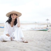 Liburan Sambil Melakukan Kegiatan Sosial, Tengok Momen Indah Raline Shah Selama di Sumba