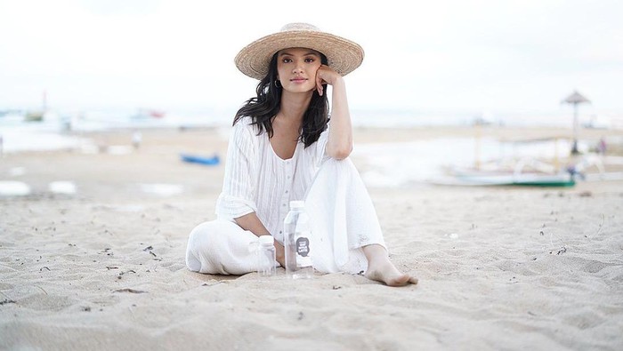 Liburan Sambil Melakukan Kegiatan Sosial, Tengok Momen Indah Raline Shah Selama di Sumba