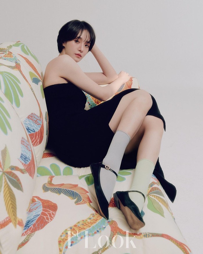 Park Gyu Young memulai debutnya pada 2016, sebagai model video musik Jo Kwon yang berjudul Crosswalk. Sejak saat itu, banyak penyanyi yang menjadikannya model video musik. (Foto: Instagram.com/lavieenbluu/1stlook)