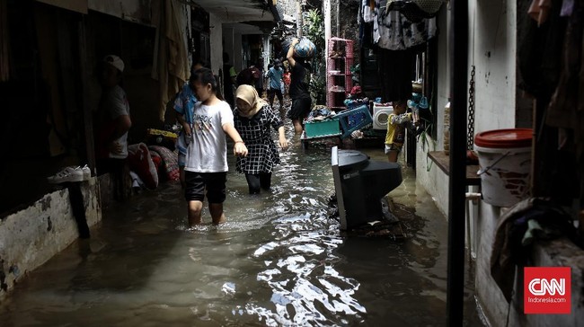 Pemerintah Provinsi DKI Jakarta mewaspadai potensi banjir dampak cuaca ekstrem sebagaimana dilaporkan Badan Meteorologi, Klimatologi, dan Geofisika (BMKG).