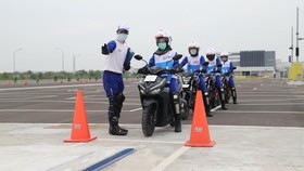 9 Tempat Belajar Berkendara Motor yang Aman & Efektif