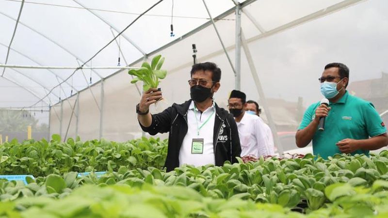 Menteri Pertanian Syahrul Yasin Limpo mengunjungi Green House yang dikelola Pondok Pesantren Al-Ghazali Bogor.