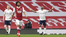 FOTO: Gilas Arsenal, Man City Tatap Peluang Juara