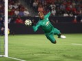 Momen Kocak Kiper Cadangan Man Utd Jadi Wasit Keempat