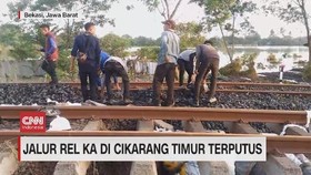 VIDEO: Jalur Rel KA di Cikarang Timur Terputus