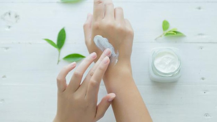 Lembabkan Tangan dengan 7 Rekomendasi Hand Cream Murah di Bawah 50 Ribu