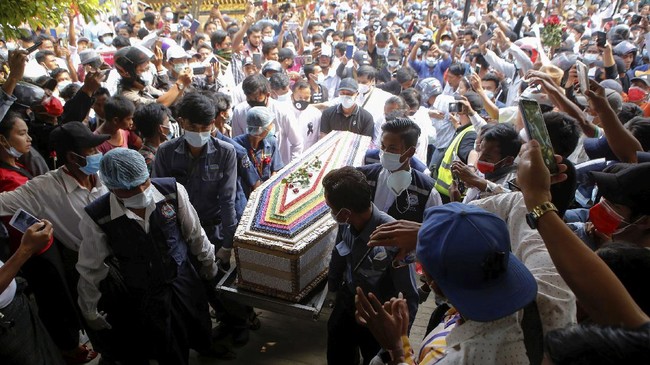 Pasukan keamanan membunuh lebih dari 90 orang di seluruh Myanmar pada Sabtu (27/3) waktu setempat. Ini menjadi salah satu hari protes paling berdarah.