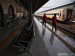 Stasiun Pasar Senen Tetap Sediakan KA untuk Penumpang Kebutuhan Mendesak