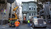 FOTO: Melihat Pemindahan Rumah Kuno di San Francisco Butuh waktu enam jam untuk rumah berusia 139 tahun itu pindah ke lokasi baru.