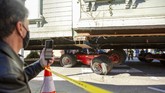 FOTO: Melihat Pemindahan Rumah Kuno di San Francisco Butuh waktu enam jam untuk rumah berusia 139 tahun itu pindah ke lokasi baru.