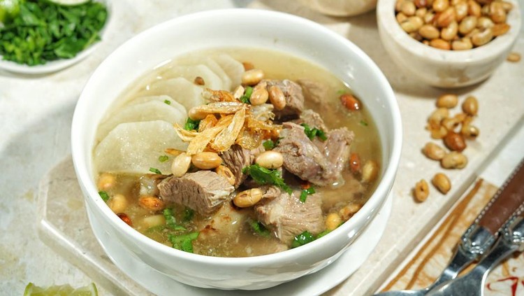 The famous Indonesian Soto from West Java namely is Soto Bandung, is clear beef soto that has pieces of white radish and sprinkled with fried soybeans.