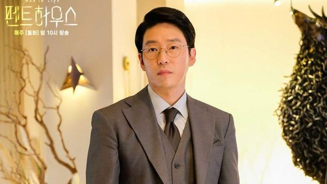 Pada awal April 2021, Trans TV akan menayangkan drama Korea The Penthouse 2 episode 6-10 setiap Senin-Jumat pukul 18.00-19.30 WIB.
