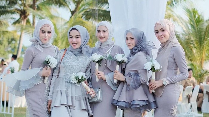 Update 2021! Intip 5 Inspirasi Busana Bridesmaid Untuk Muslimah, Simpel dan Elegan