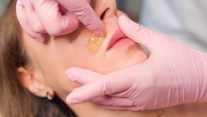 Yuk, Ketahui Cara Waxing Wajah dengan Aman di Rumah!