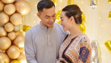 img-title Komentar Kocak Zaskia Gotik Lihat Perut Suami Saat Main Bola