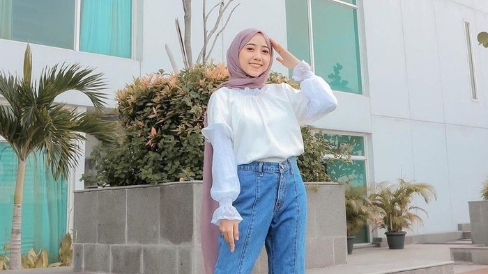 5 Tips Outift Hijab untuk Cewek Pendek Agar Terlihat Lebih Tinggi
