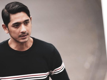 Potret 7 Gaya Arya Saloka, Ayah Satu Anak yang Bikin Hati Ibu-ibu Meleleh