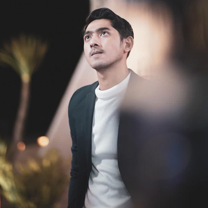 <p>Aktor 29 tahun ini lalu membintangi film <em>Menunggu Pagi</em> (2018) dan <em>Habibie & Ainun 3</em> (2019). (Foto: Instagram @arya.saloka)</p>