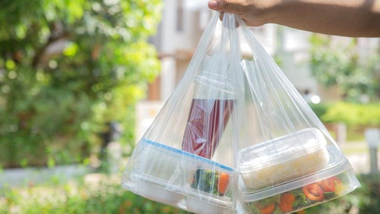 Bahaya Penggunaan Wadah Plastik, Waspadai Kandungan Bahan Ini Bahaya Penggunaan Wadah Plastik, Waspadai Kandungan Bahan Ini