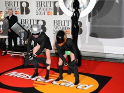 Daft Punk Bubar Setelah 28 Tahun Konsisten Tampil Misterius