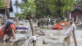 FOTO : Banjir di Bekasi-Karawang Imbas Tanggul Citarum Jebol Ribuan rumah di Bekasi-Karawang terendam banjir usai tanggul Sungai Citarum di Kecamatan Pebayuran, Kabupaten Bekasi, jebol pada Sabtu (20/2) malam.