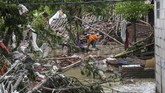 FOTO : Banjir di Bekasi-Karawang Imbas Tanggul Citarum Jebol Ribuan rumah di Bekasi-Karawang terendam banjir usai tanggul Sungai Citarum di Kecamatan Pebayuran, Kabupaten Bekasi, jebol pada Sabtu (20/2) malam.