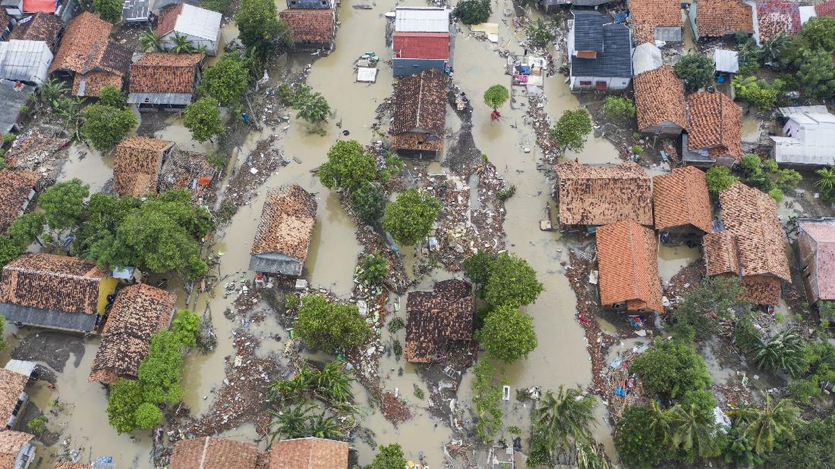 FOTO : Banjir di Bekasi-Karawang Imbas Tanggul Citarum Jebol