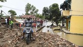 FOTO : Banjir di Bekasi-Karawang Imbas Tanggul Citarum Jebol Ribuan rumah di Bekasi-Karawang terendam banjir usai tanggul Sungai Citarum di Kecamatan Pebayuran, Kabupaten Bekasi, jebol pada Sabtu (20/2) malam.