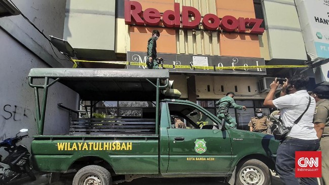 Plt Satpol PP Banda Aceh mengatakan akhir tahun lalu mereka menemukan pelanggaran syariat di hotel tersebut, dan kemudian diketahui izin operasinya kadaluarsa.