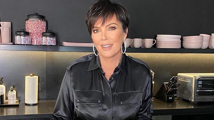 Ikuti Jejak Anak-Anaknya, Kris Jenner Luncurkan Brand Kecantikan Sendiri Ikuti Jejak Anak-Anaknya, Kris Jenner Luncurkan Brand Kecantikan Sendiri