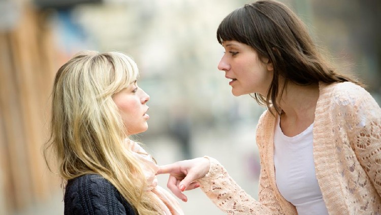 Ilustrasi Melabrak Pelakor Two women talking to each other and arguing.