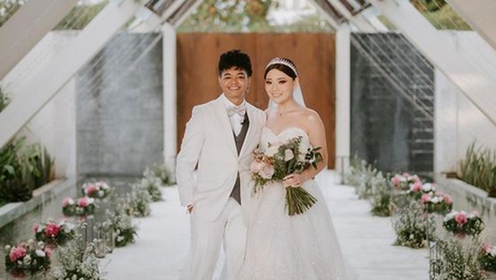 Indahnya Resepsi Pernikahan Reza Arap Oktovian dan Wendy Walters di Pulau Dewata