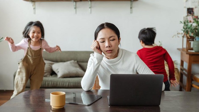 Jangan Abaikan, Ini 4 Tanda Kamu Mengalami Stres Saat Work From Home Jangan Abaikan, Ini 4 Tanda Kamu Mengalami Stres Saat Work From Home