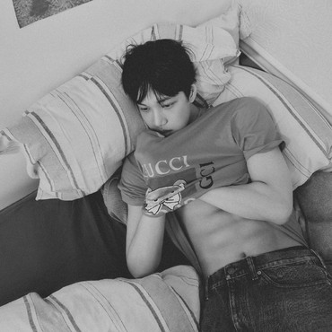 Lirik Terjemahan dan Makna Lagu Rover - KAI EXO