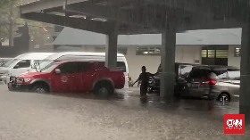 Simpang Lima Semarang Sempat Terendam Saat Hujan Deras