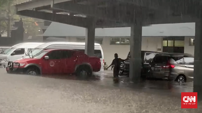 Hujan lebat yang mengguyur Kota Semarang pada Selasa (23/2) sore sehingga membuat banjir terjadi di sejumlah titik ibu kota Provinsi Jawa Tengah tersebut.