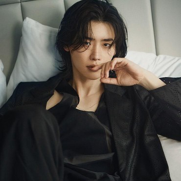 Lee Jong Suk Dikonfirmasi Jadi Pengacara di Drama Korea Terbaru