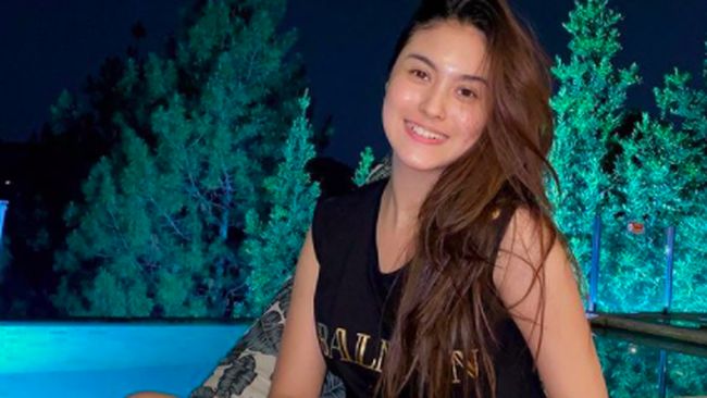 Artis sinetron Marcella Daryanani resmi menikah dengan pengusaha hotel Willy Suyanto di usia 22 tahun.