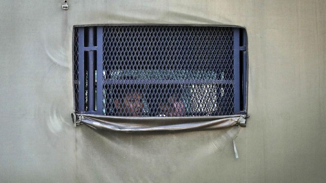 Malaysia tetap mendeportasi lebih dari 1.000 warga Myanmar pada Selasa (23/2) meski pengadilan memerintahkan penundaan pemulangan.