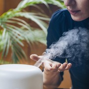 Menyalakan Humidifier Saat Tidur, Benarkah Bermanfaat untuk Merawat Kulit Kering?