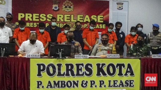 Oknum anggota Polresta Ambon yang menjual senjata api Rp4 juta ke KKB pernah terlibat kasus narkoba beberapa waktu sebelumnya.